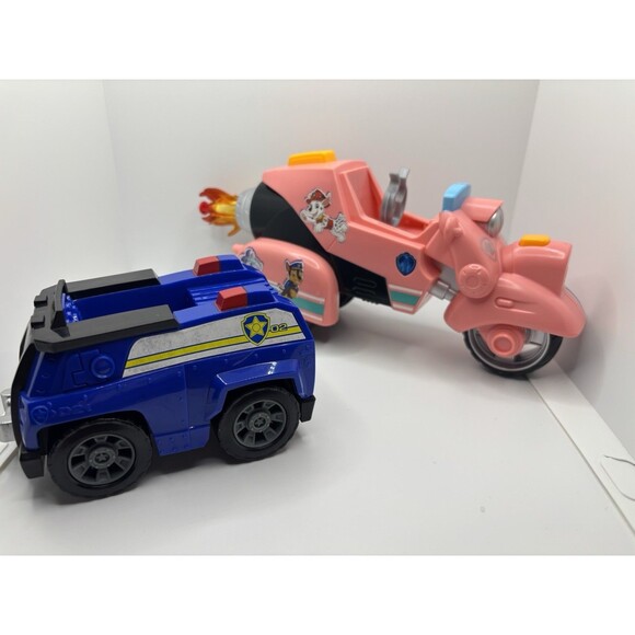 Paw Patrol Vehicles Liberty's Deluxe Motorcycle and Chase's Police Cruiser - Picture 9 of 9